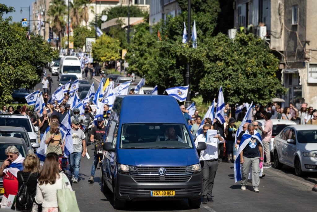 Israel accuses Hamas of truce violation