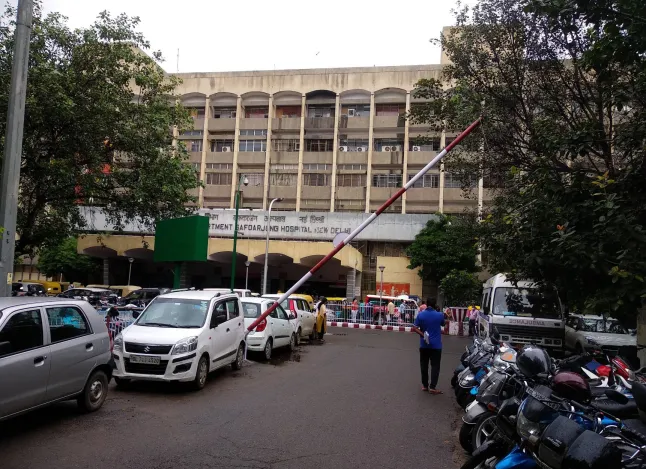 Delhi wife pours boiling oil and chilli powder on husband