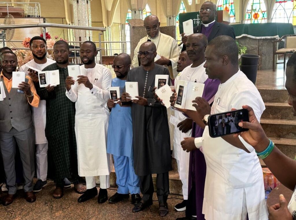 Reactions to one million Bibles distribution in honour of Seyi Tinubu