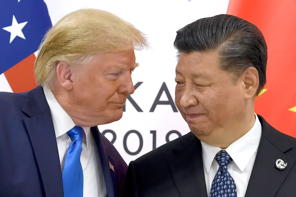 Trump threatens 100 % tariffs on China