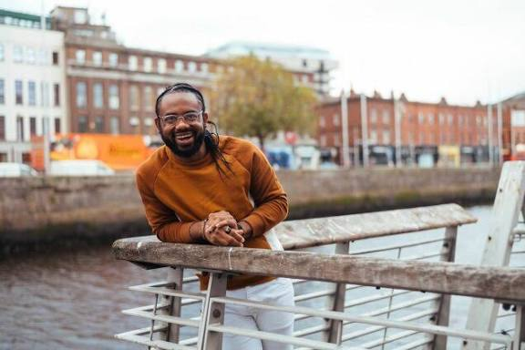 Wakawaka Doctor phone torch surgery in Nigeria