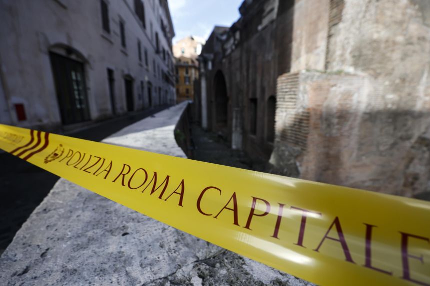 Japanese tourist dies falling from Pantheon Rome