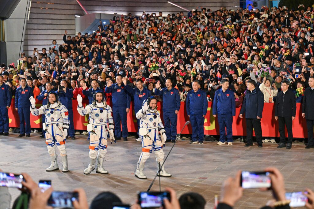 China youngest astronaut mice space station